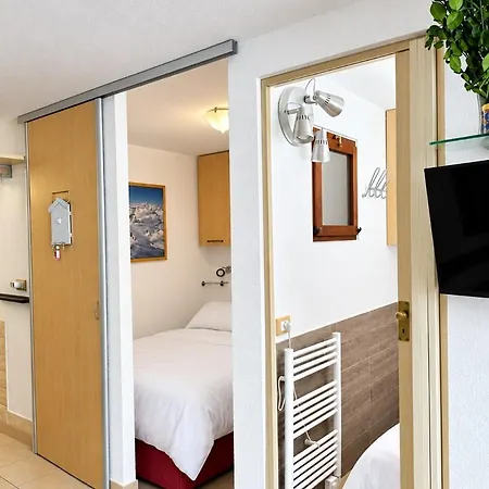 Apartment - Inout - 5 Beds Flat Lez-003